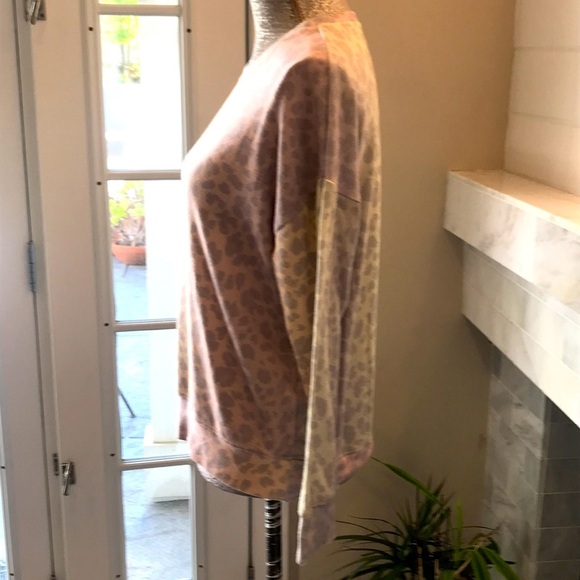 Sundry Pink Leopard Cozy Soft Crewneck Sweater Size Small - Picture 8 of 16